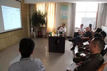 জার্মান বিশেষজ্ঞদের আমাদের কোম্পানীর welders জন্য তাত্ত্বিক এবং বাস্তব প্রশিক্ষণ পরিচালনা 612112017.jpg German experts conduct theoretical and practical training for our company’s welders612112017.jpg